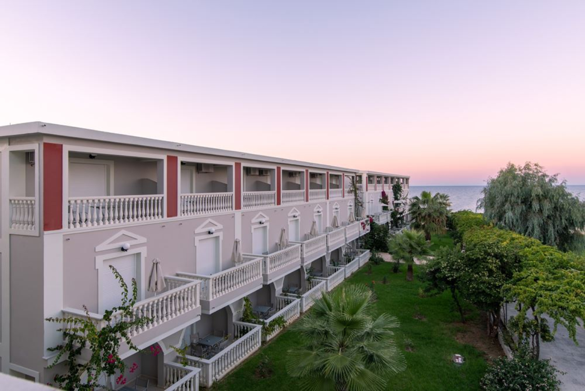 Belussi Beach Hotel & Suites hotelska zgrada.jpg