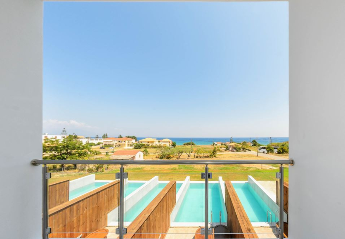 Belussi Beach Hotel & Suites privatni bazeni ekskluziv apartmana.jpg