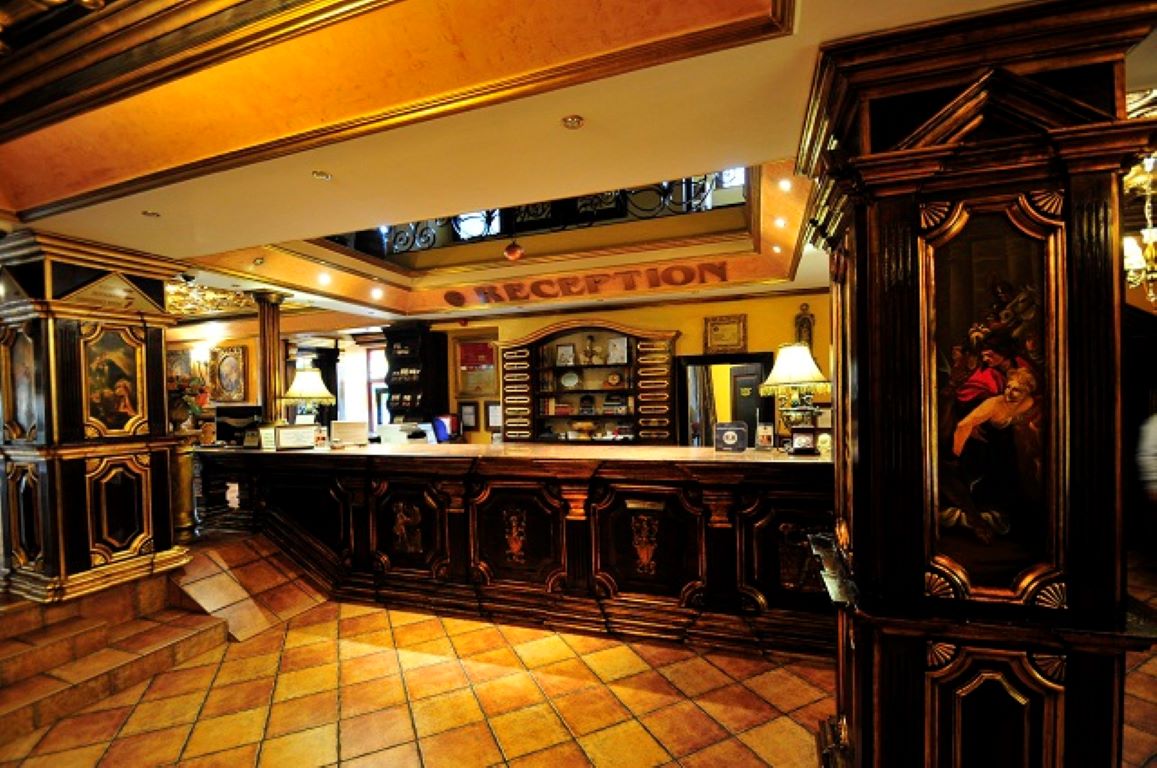Ambassador Hotel-Recepcija.jpg