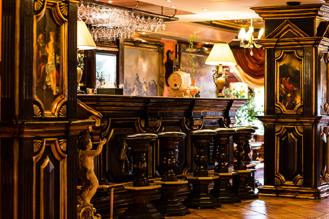 Hotel Ambassador-Bar.png