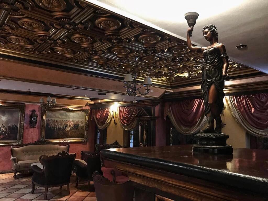 Hotel Ambassador-Lobby.jpg