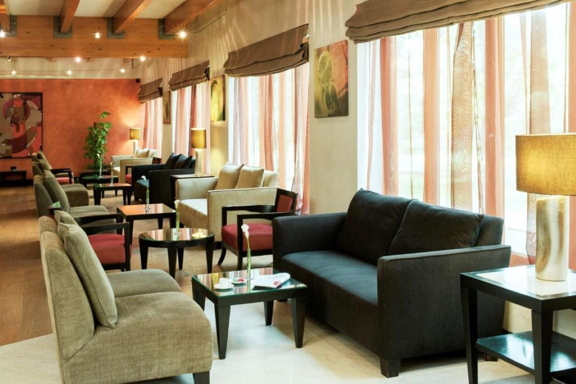 Hotel NH Timisoara-Lobby.jpg