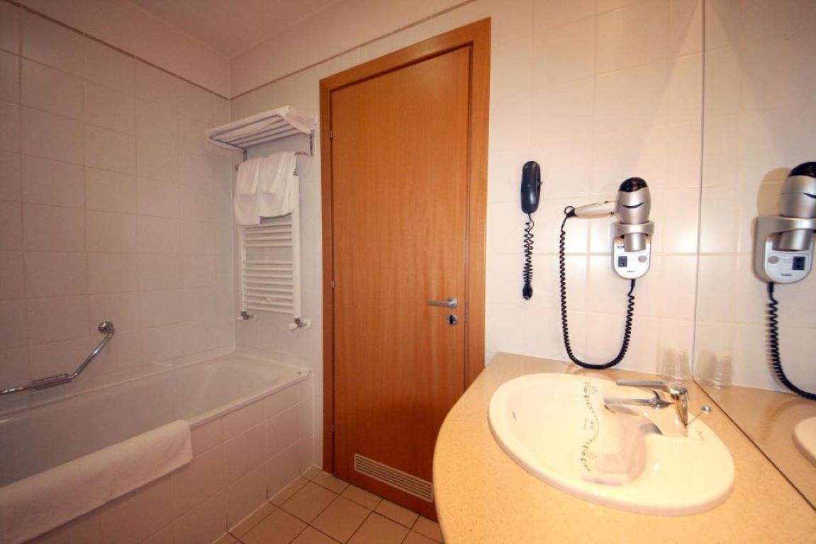 Savoy Hotel-Kupatilo sa kadom.jpg