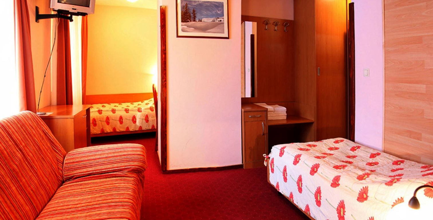 Nebojsa Hotel-Cetvorokrevetna soba.jpg