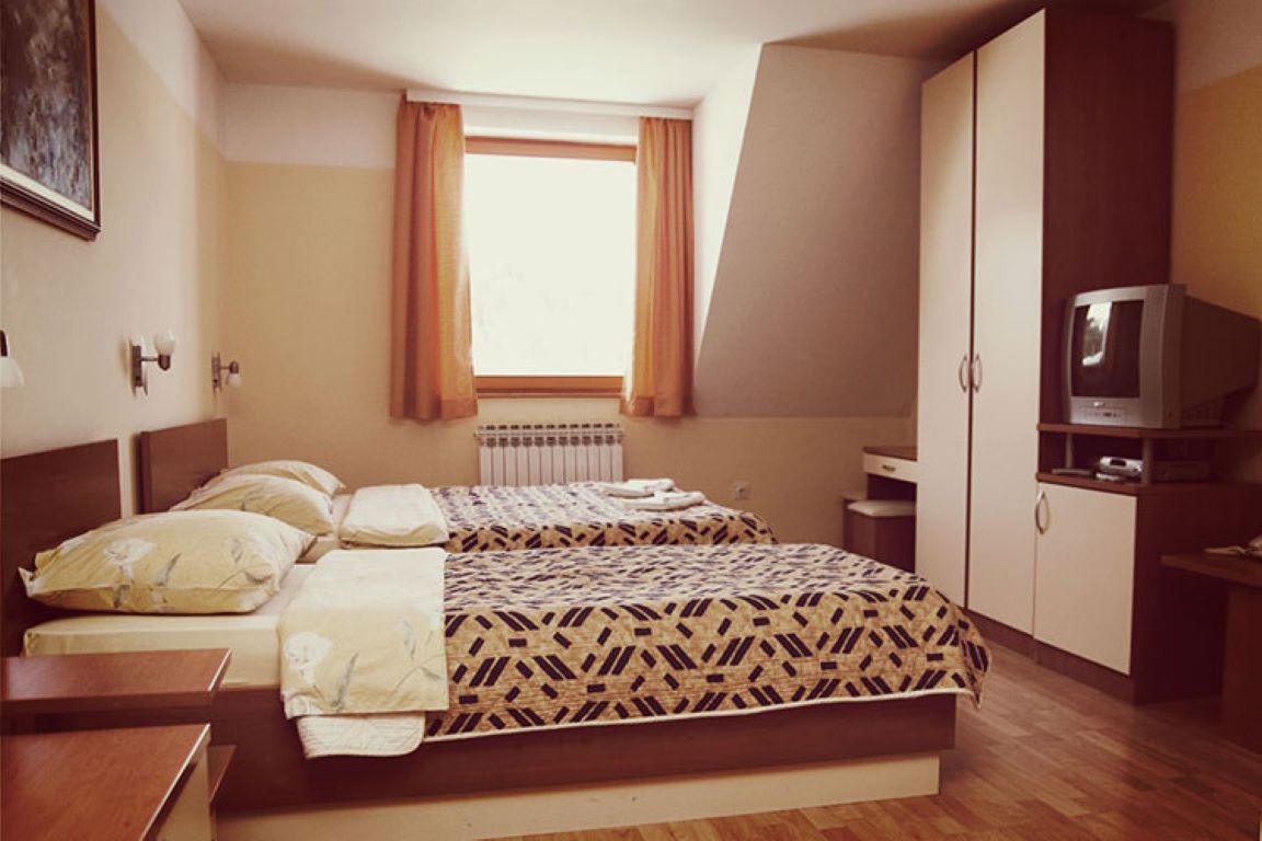 San Hotel-Standardna soba.jpg