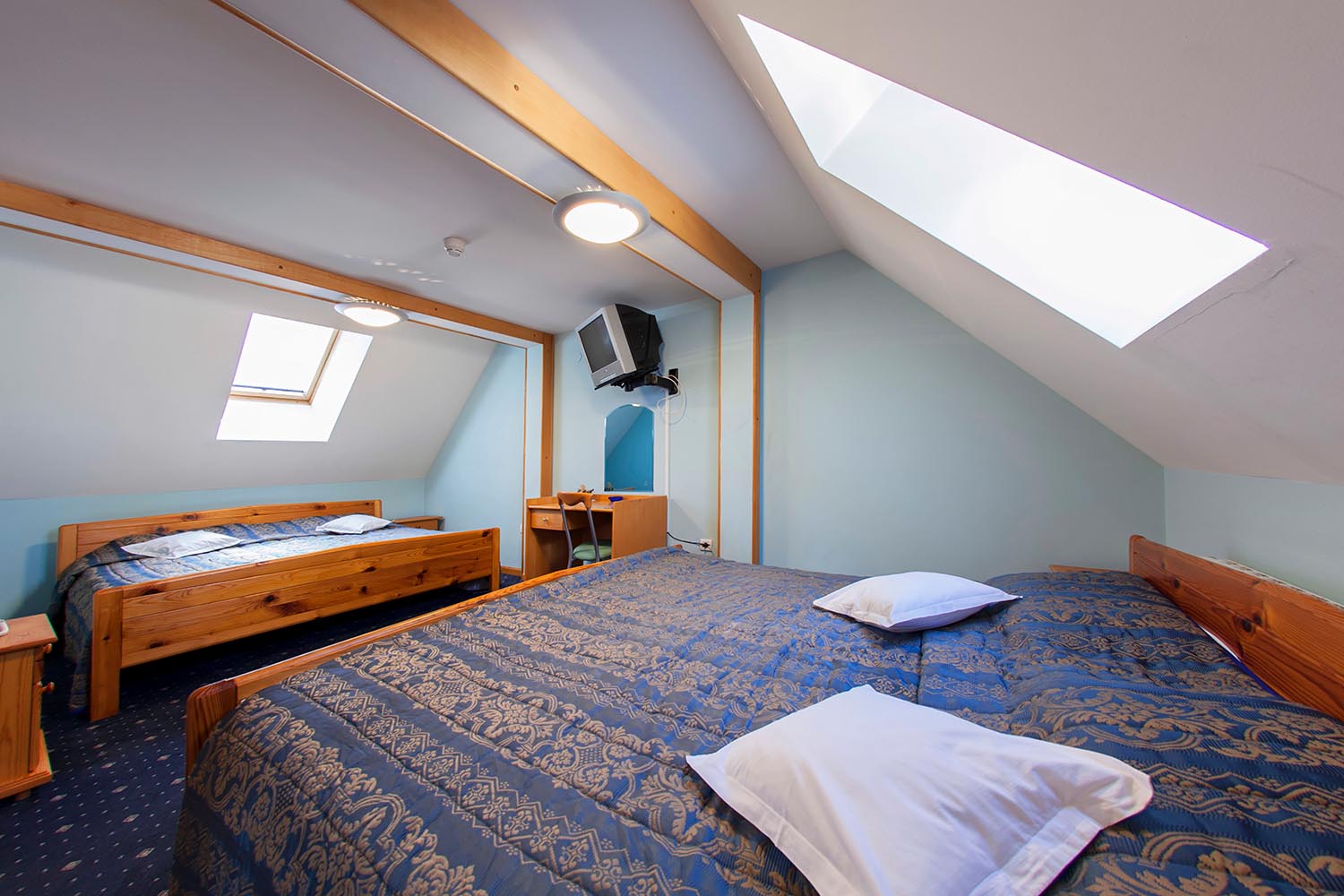 Hotel Kristal-Standardna soba.jpg
