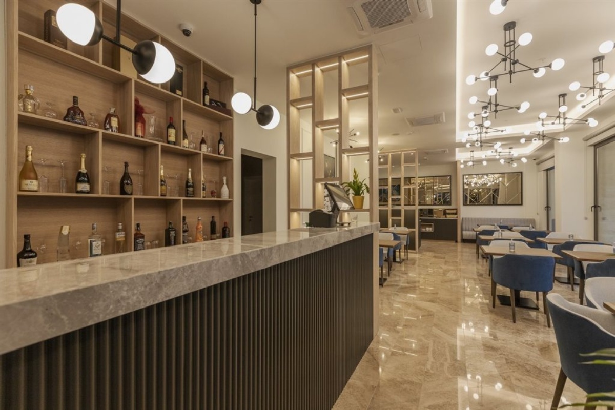 Boutique Hotel Momentum by Aycon bar.jpg