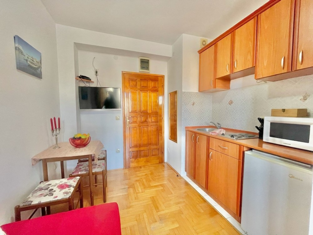 Apartments Elena comfort apartman trpezarija.jpg
