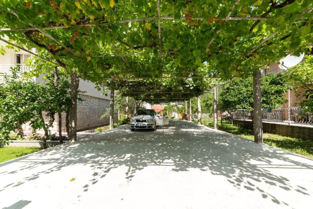 Apartments Elena parking.jpg