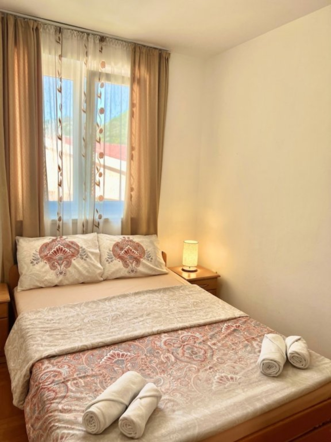 Apartments Elena spavaća soba apartmana.jpg
