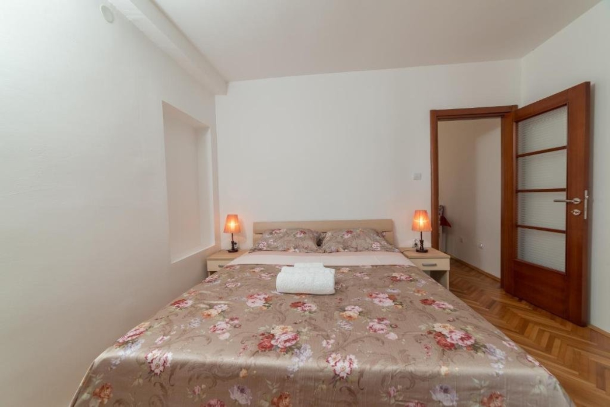 Apartments Elena standardni apartmana.jpg