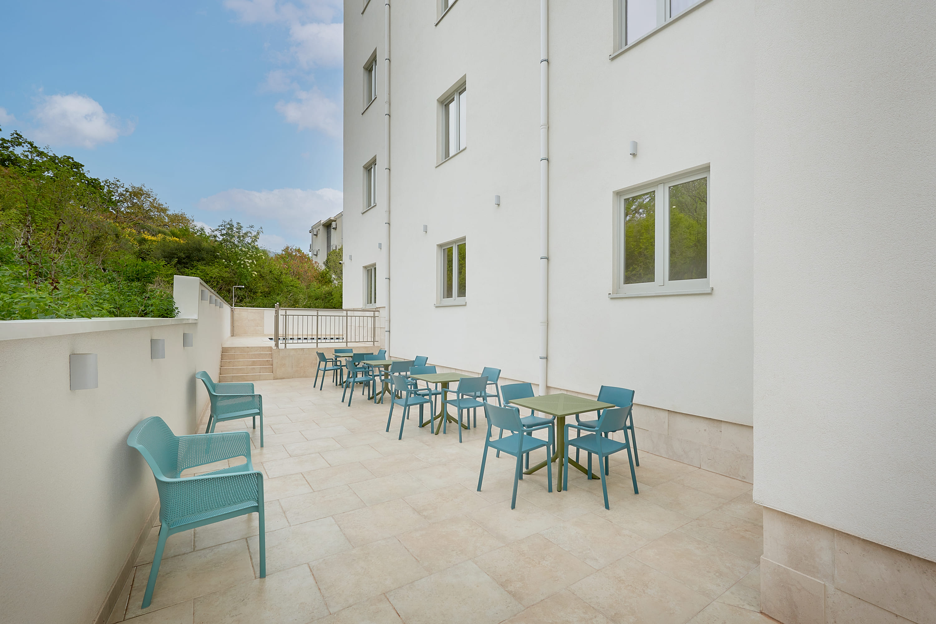 Hotel Laimar dvorište.jpg