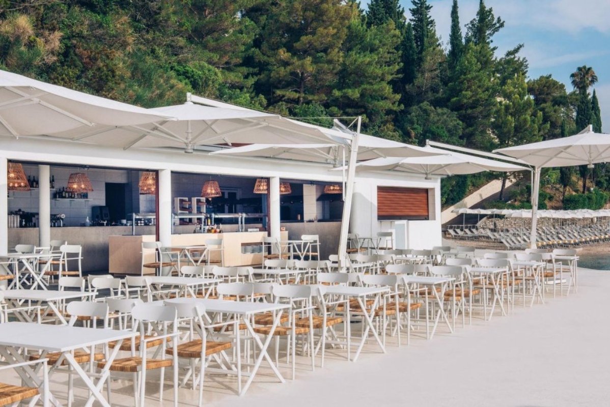 Iberostar Herceg Novi Hotel bar.jpg