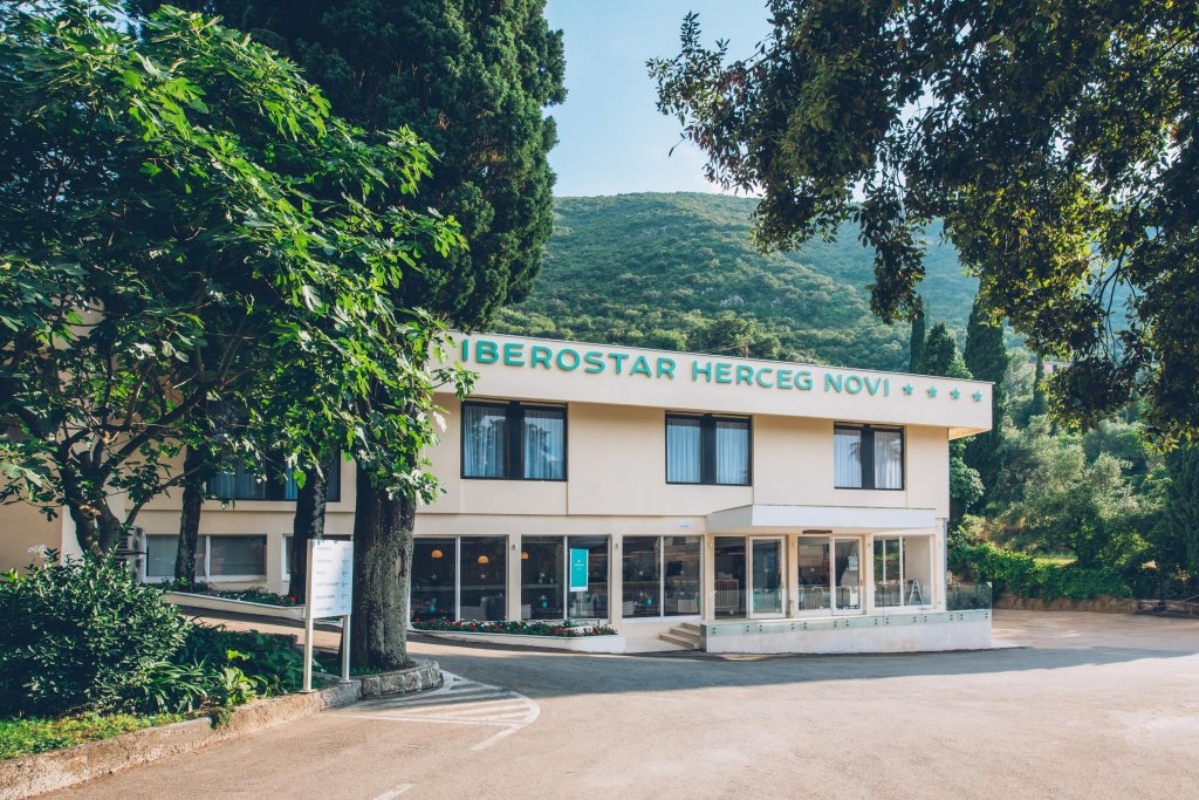 Iberostar Herceg Novi Hotel spoljni izgled.jpg