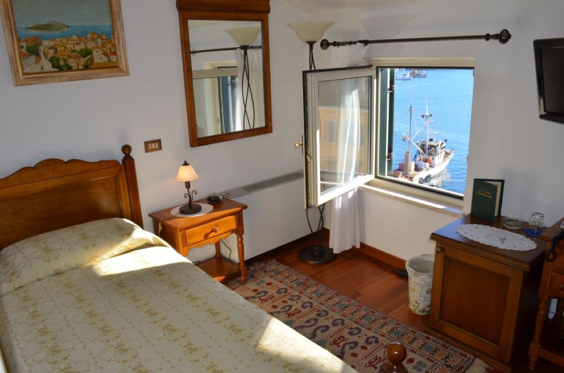 Villa Tuttorotto-Jednokrevetna soba.jpg