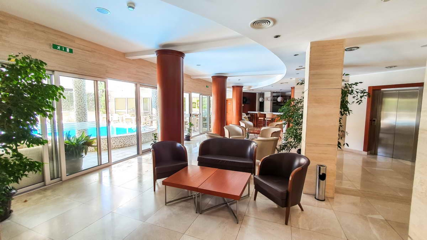 Hotel Del Mar lobi.jpg