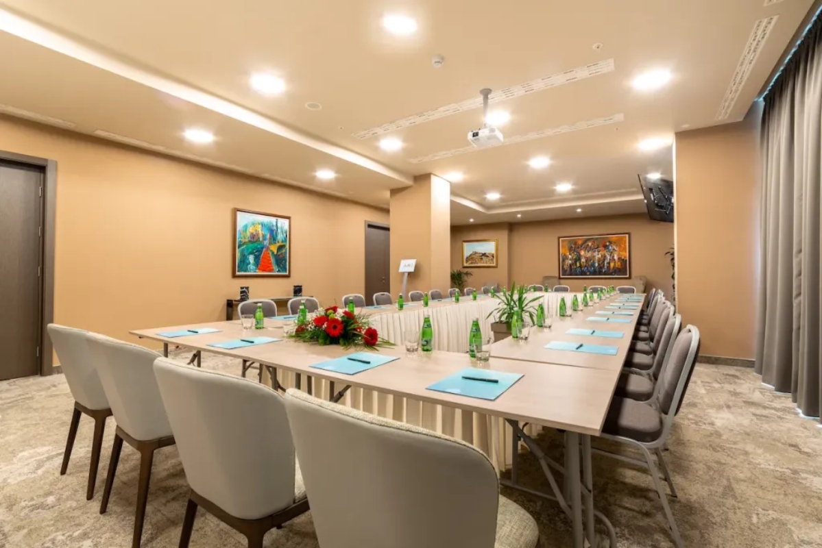 Hotel Ami Budva konferencijska sala.jpg