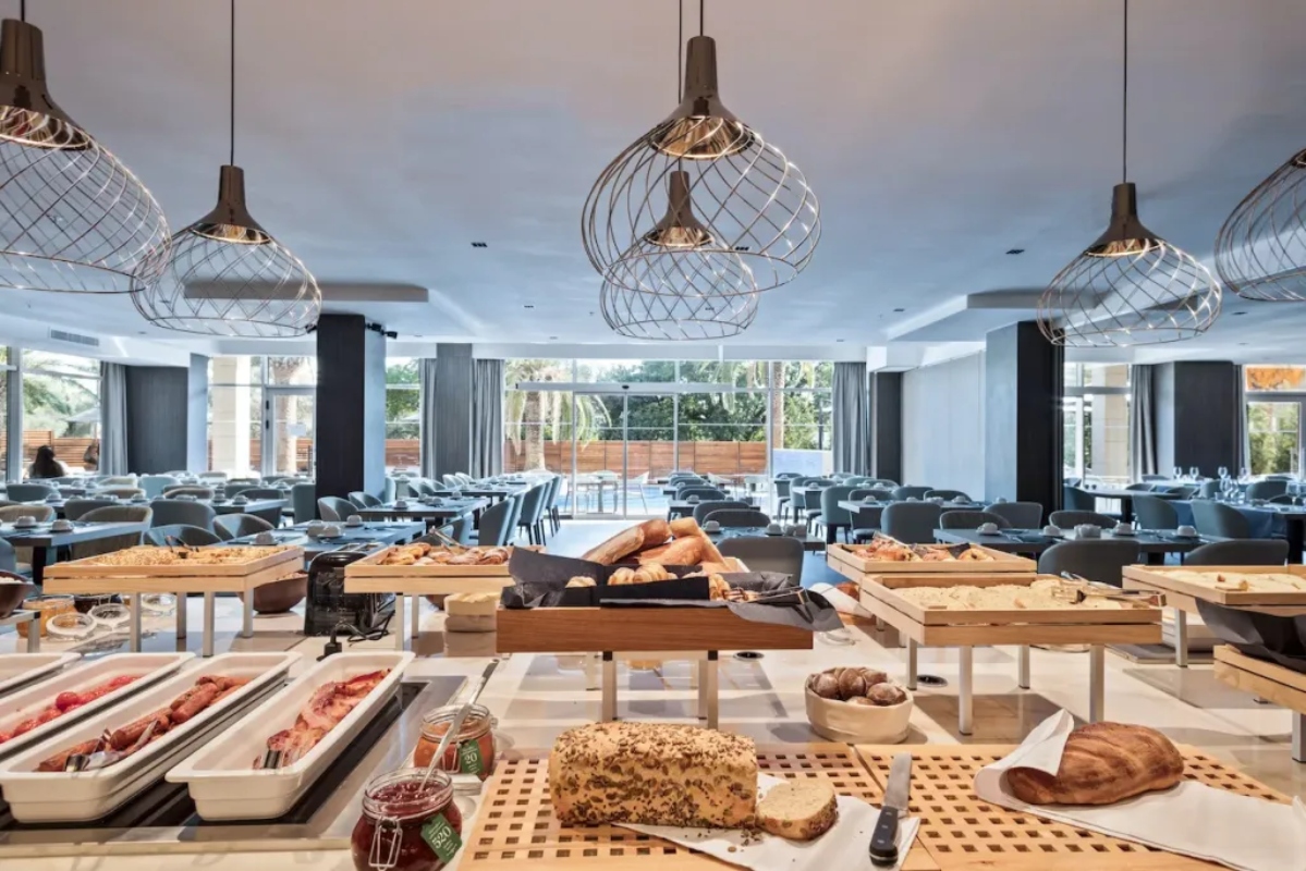 Hotel Ami Budva restoran.jpg