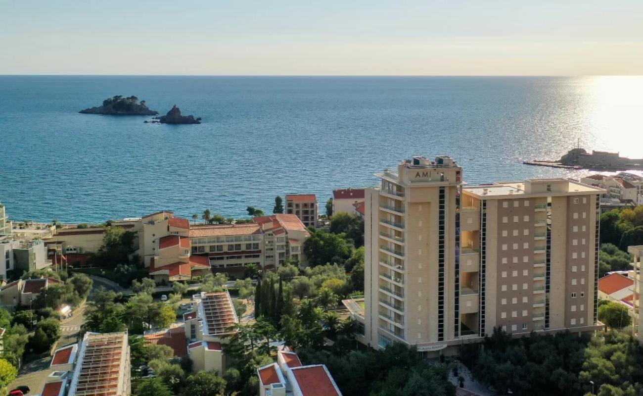 Hotel Ami Budva spoljni izgled.jpg