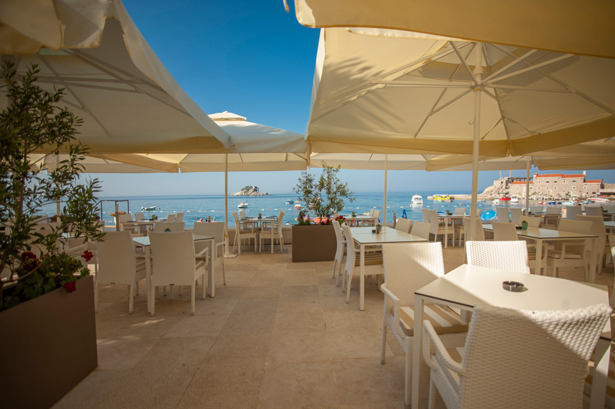 Riva hotel terasa restorana.jpg