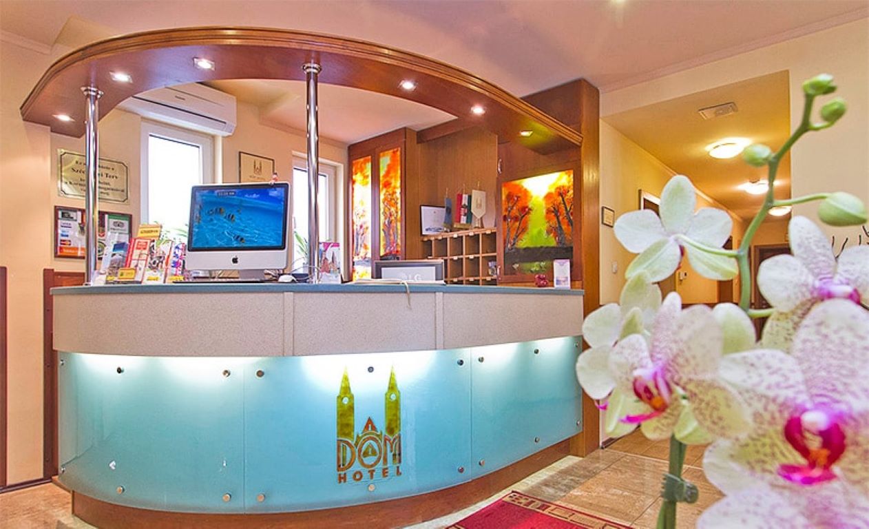 hotel dom-loby.jpg
