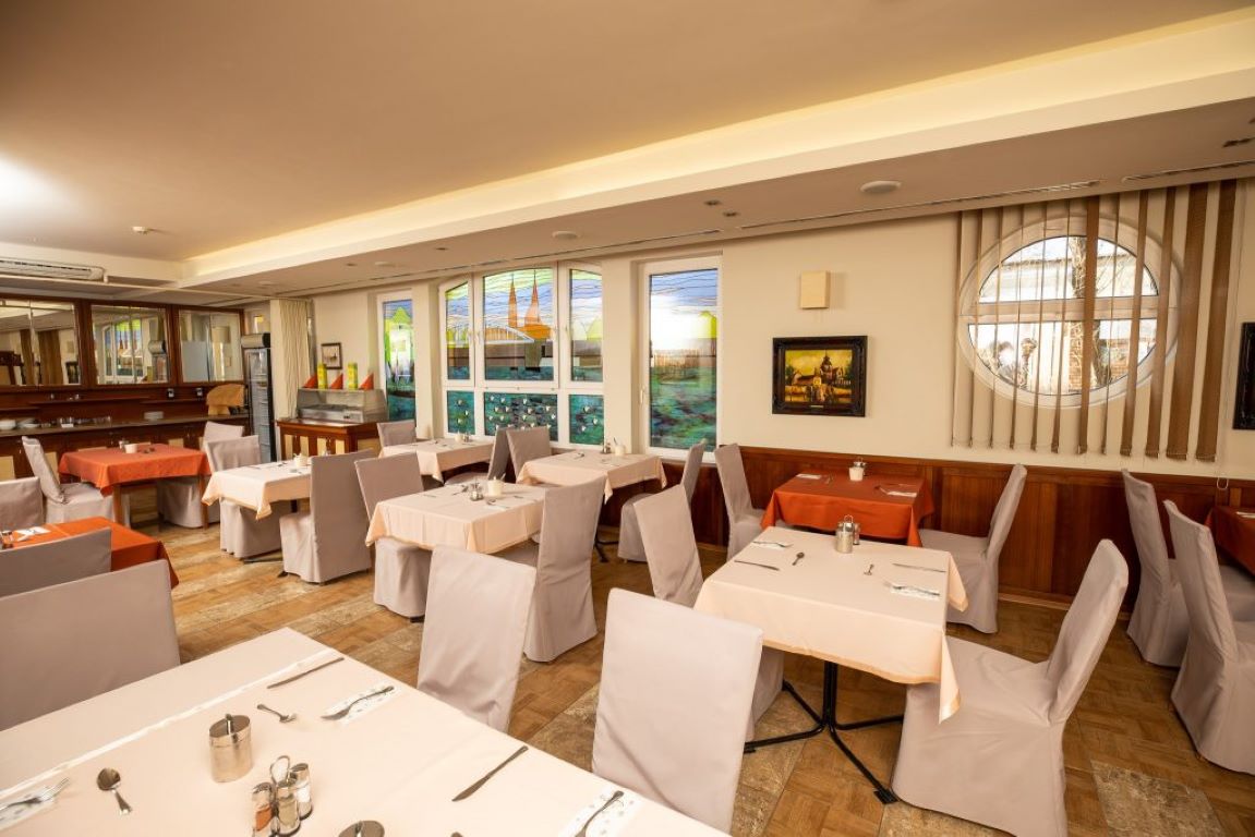 hotel dom-restoran.jpg