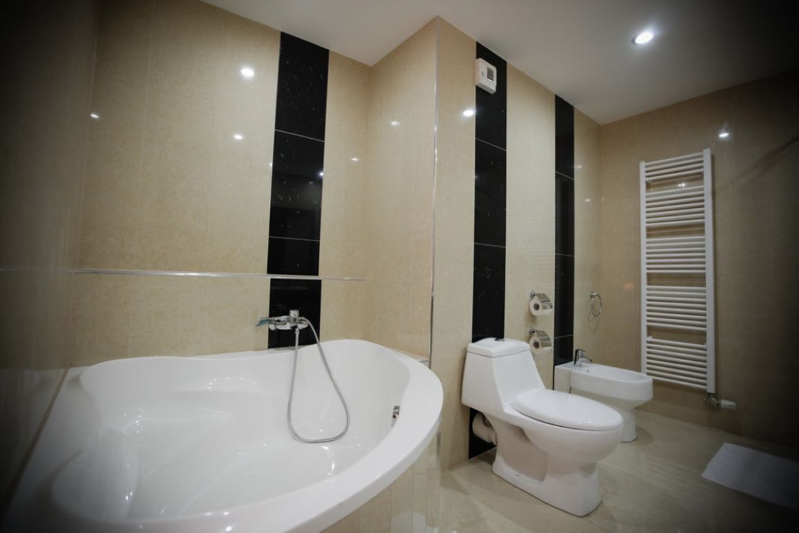 hotel colloseum-deluxe room kupatilo 2.jpg