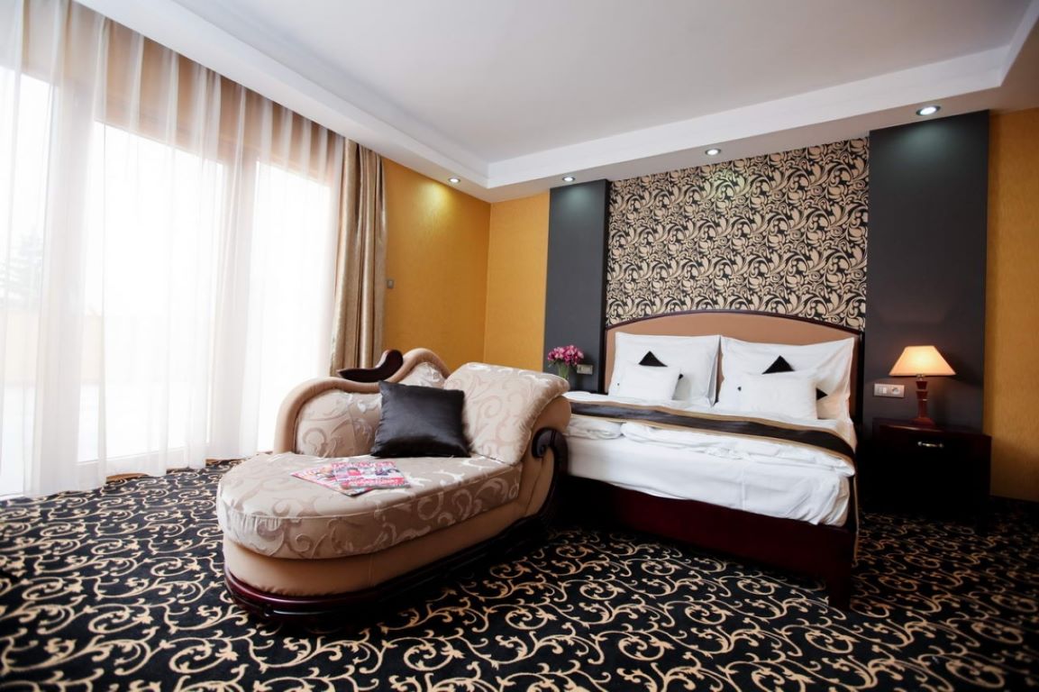 hotel colloseum-deluxe room.jpg