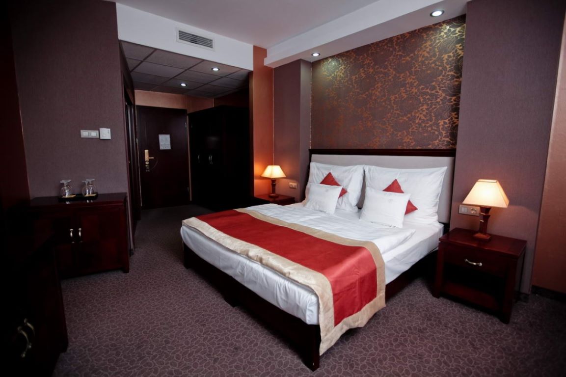 hotel colloseum-family suite.jpg