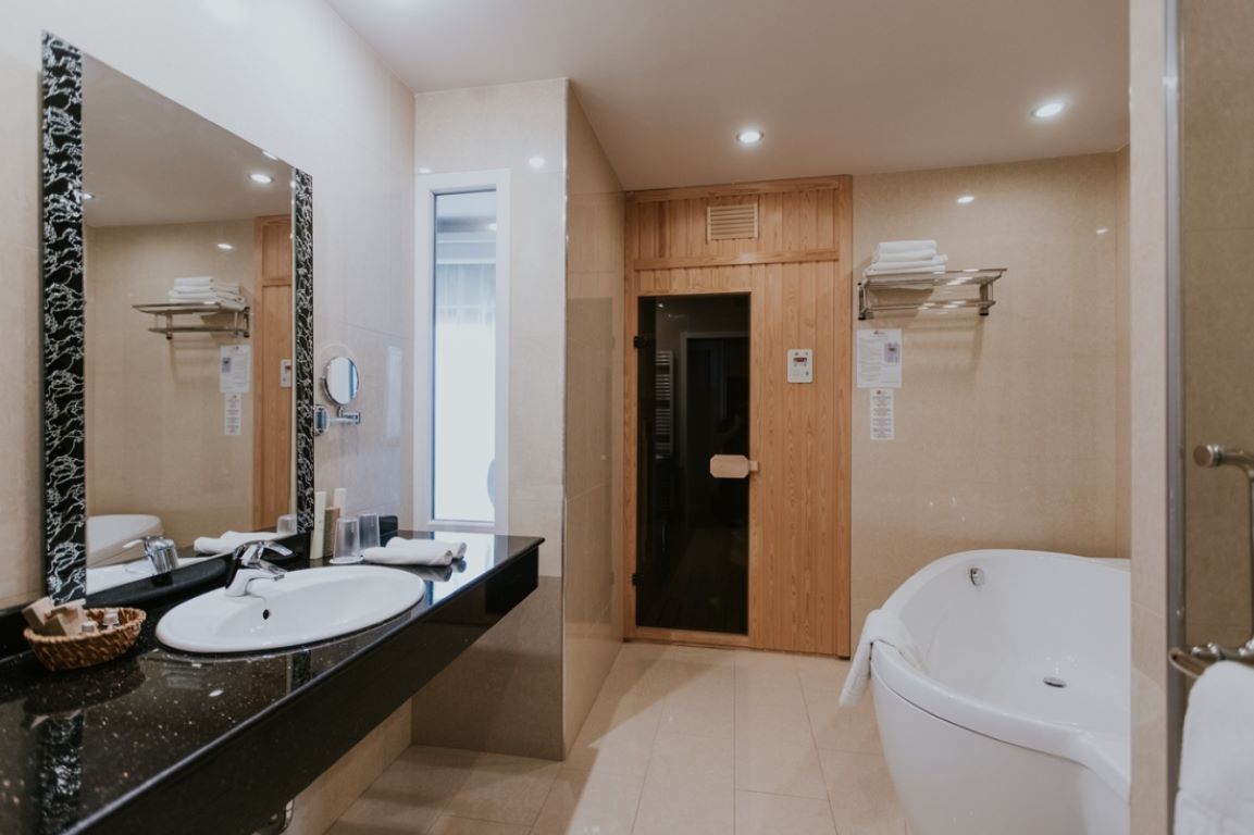 hotel colloseum-honeymoon suite-kupatilo.jpg