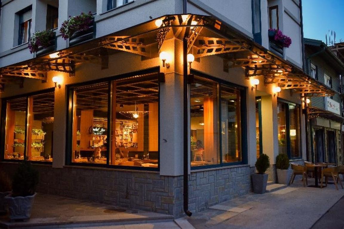 Central Inn Zlatibor-Ulaz u hotel.jpg