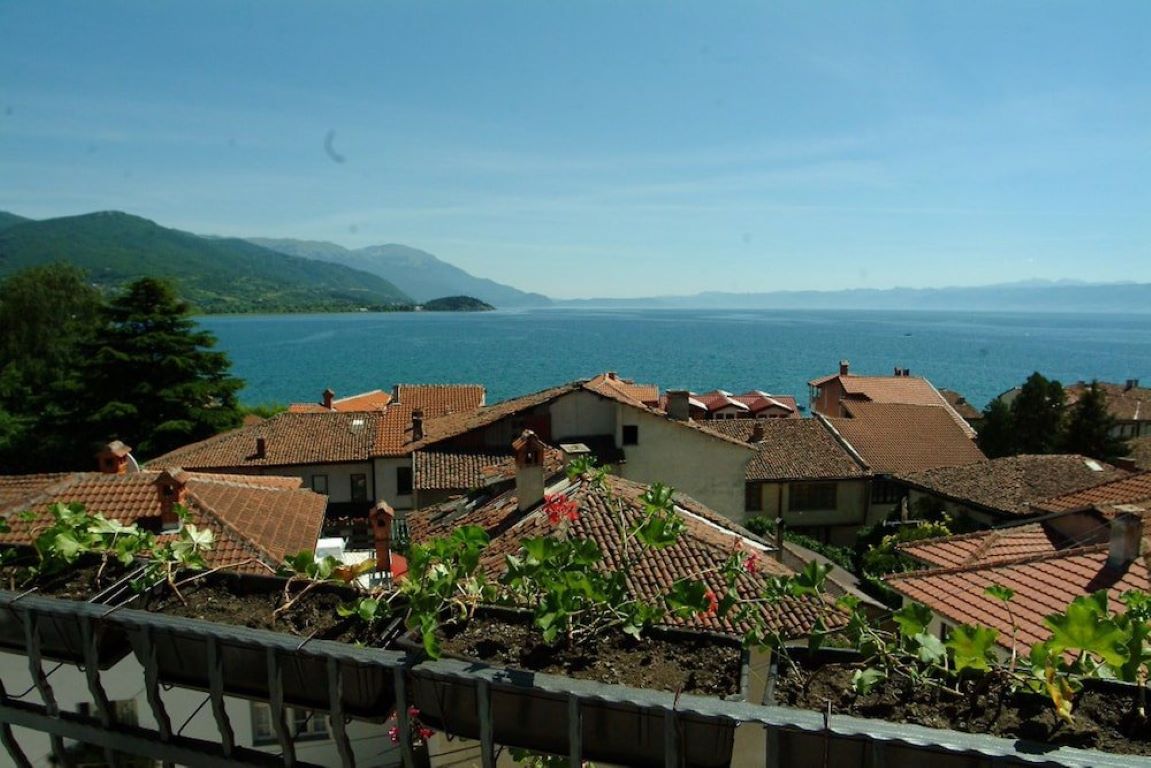 Villa & Winery Mal Sveti Kliment-Pogled na jezero.jpg