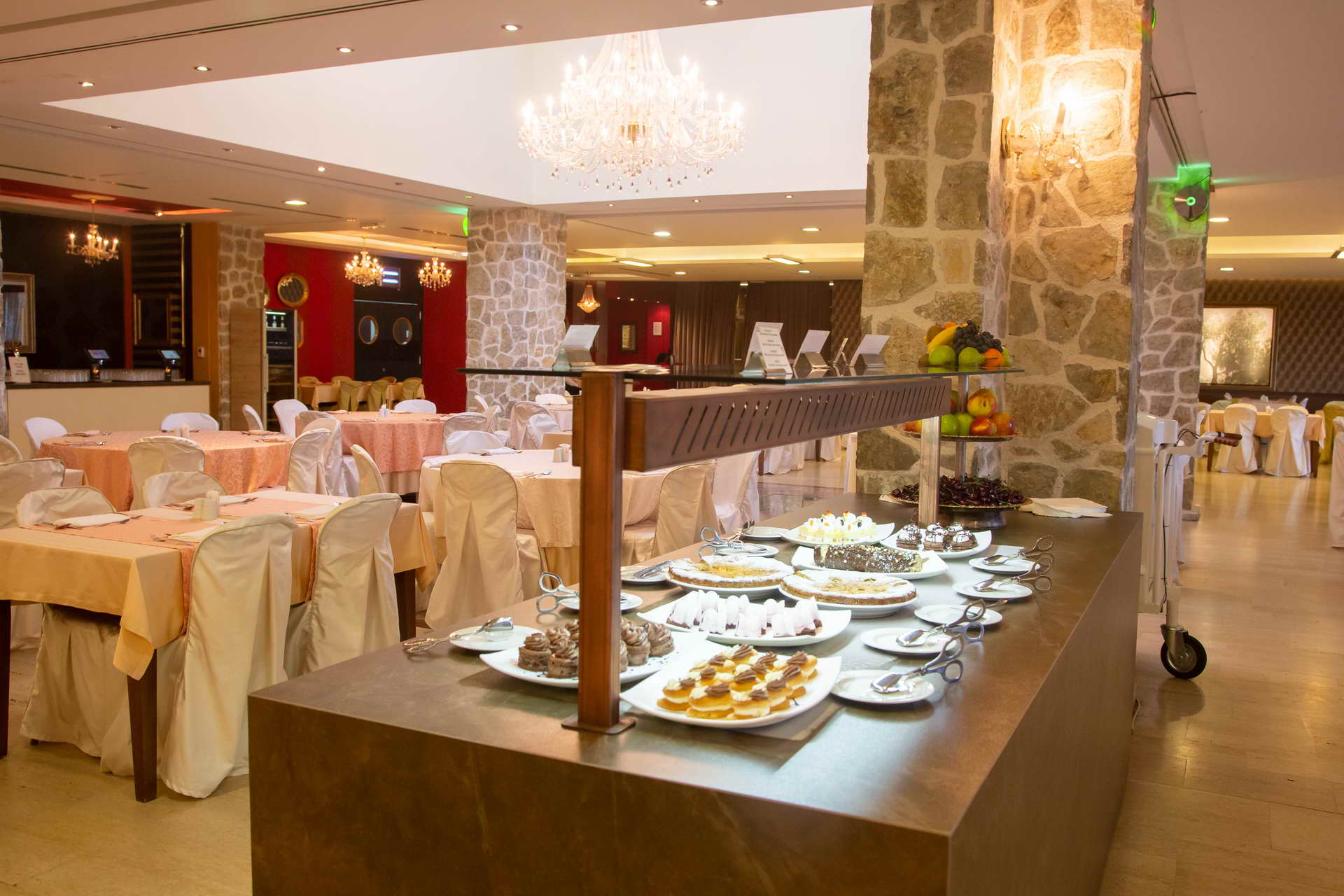 Hotel Palas izgled restorana.jpg