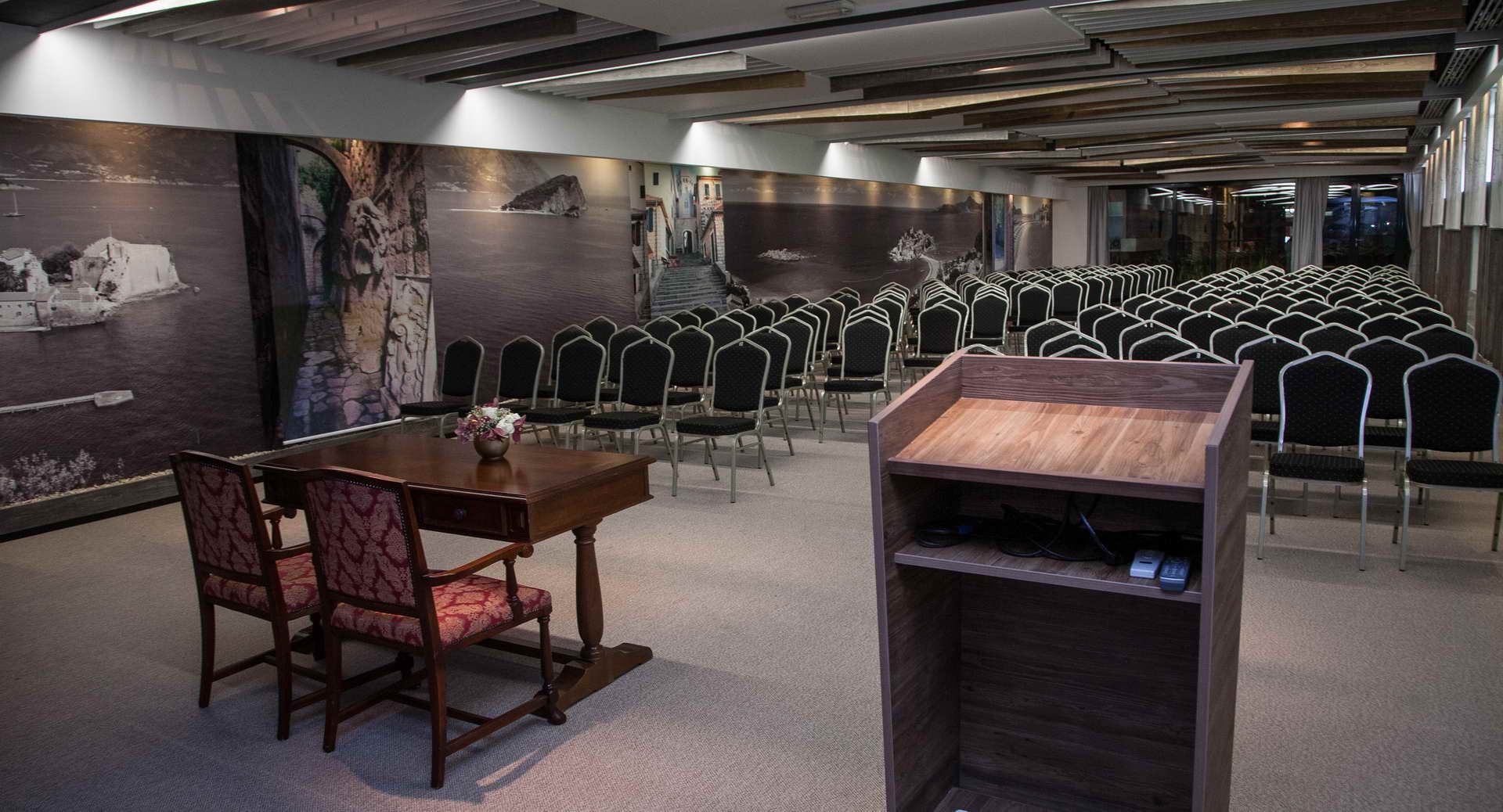 Hotel Palas sala za konferenciju.jpg
