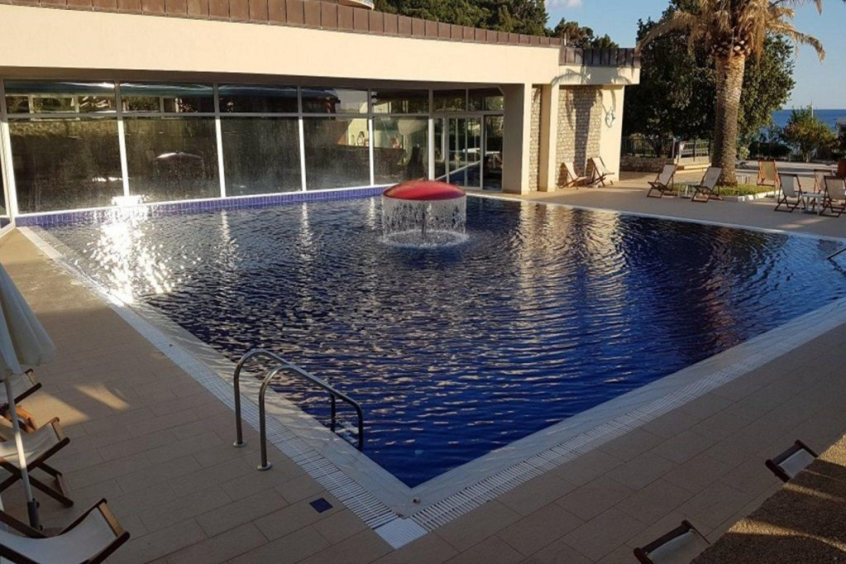 Hotel Palas spoljni bazen.jpg