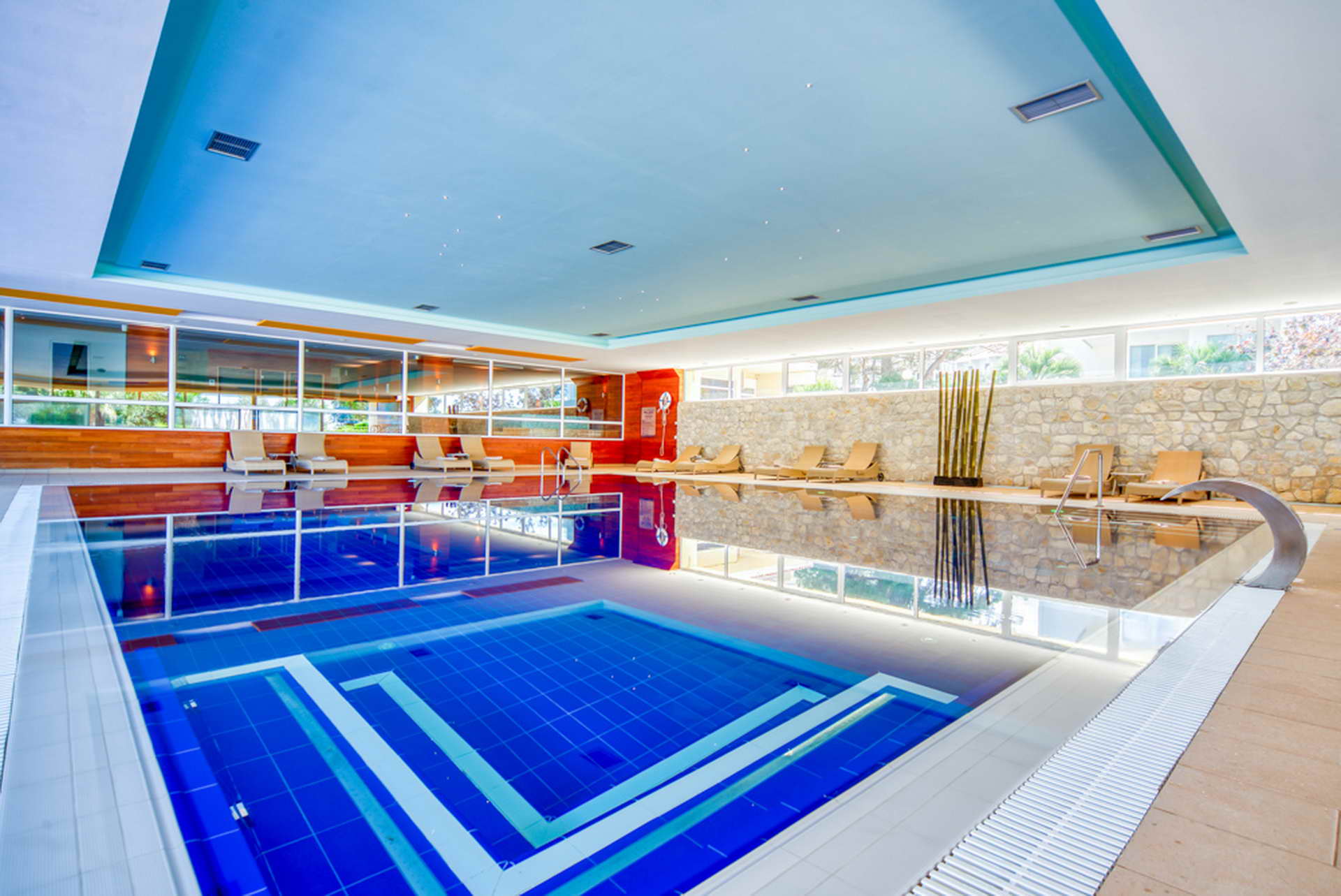 Hotel Palas zatvoreni bazen.jpg