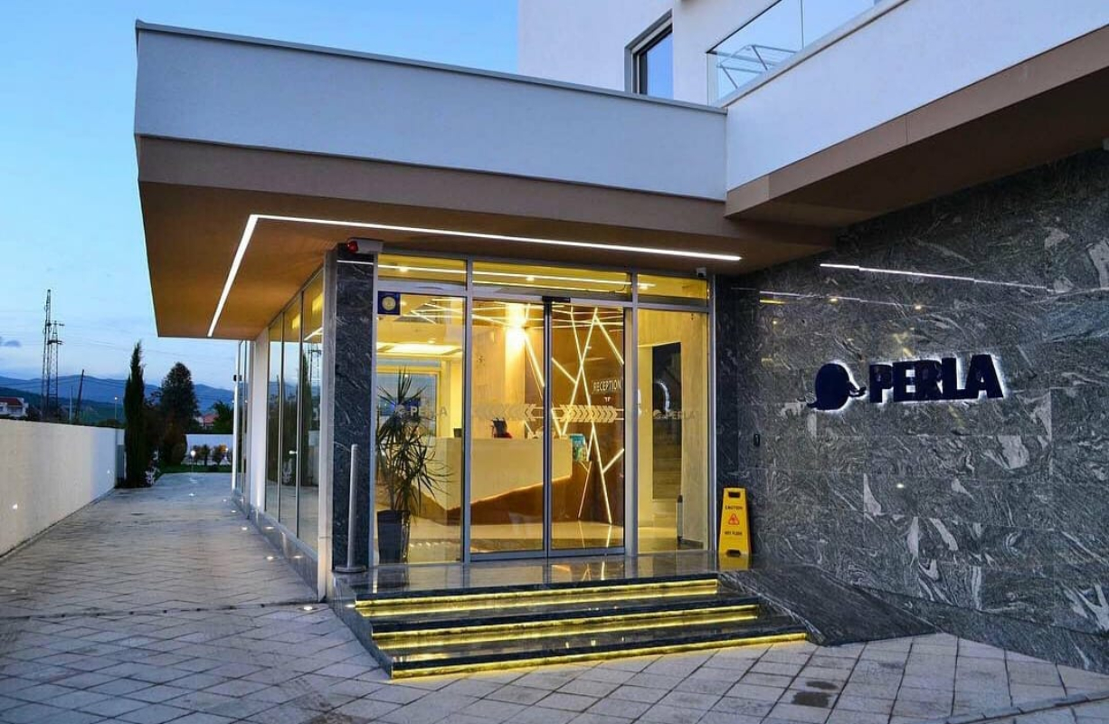 Perla luxury ulaz u hotel.jpg