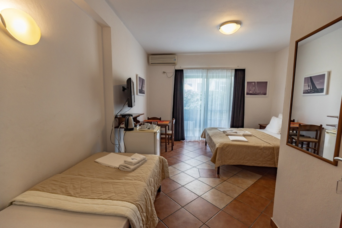 Adriatic Apartments trokrevetna soba (1).jpg
