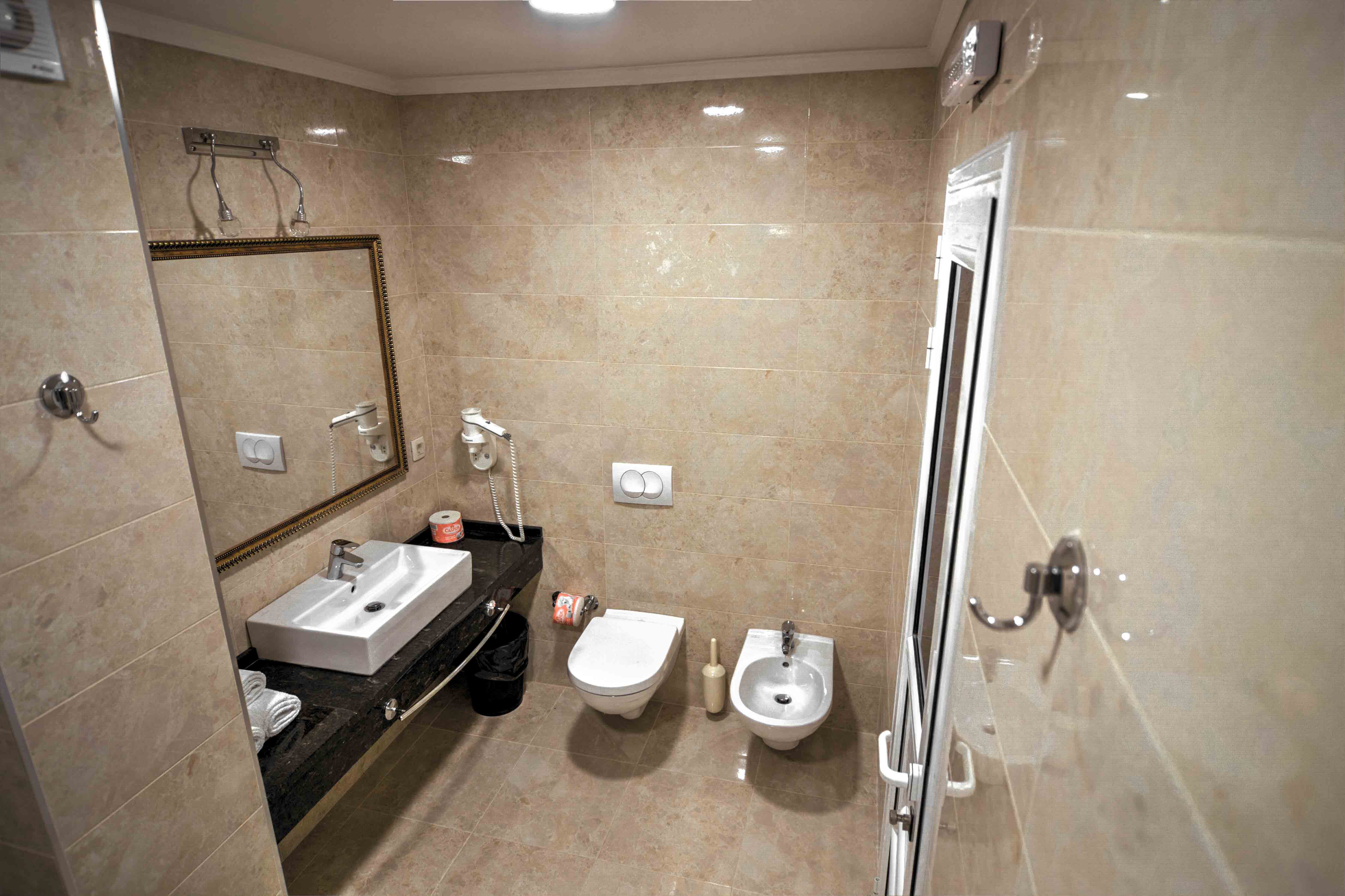 Hotel Adrović izgled kupatila.jpg