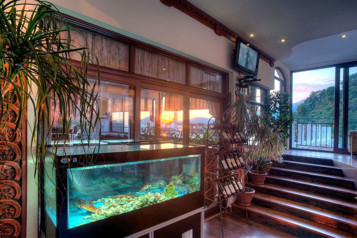 Hotel Adrović lobi.jpg