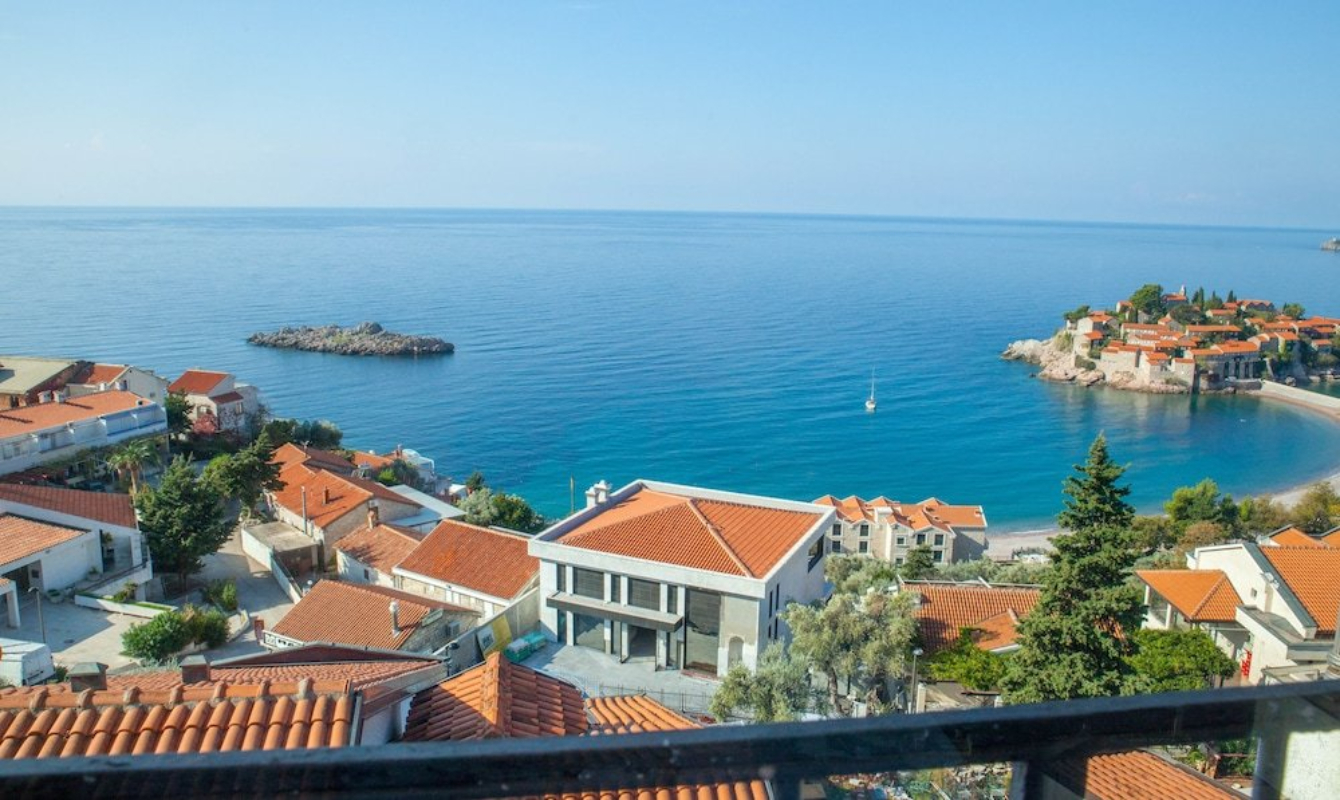 Edelweiss Apartments pogled sa terase.jpg