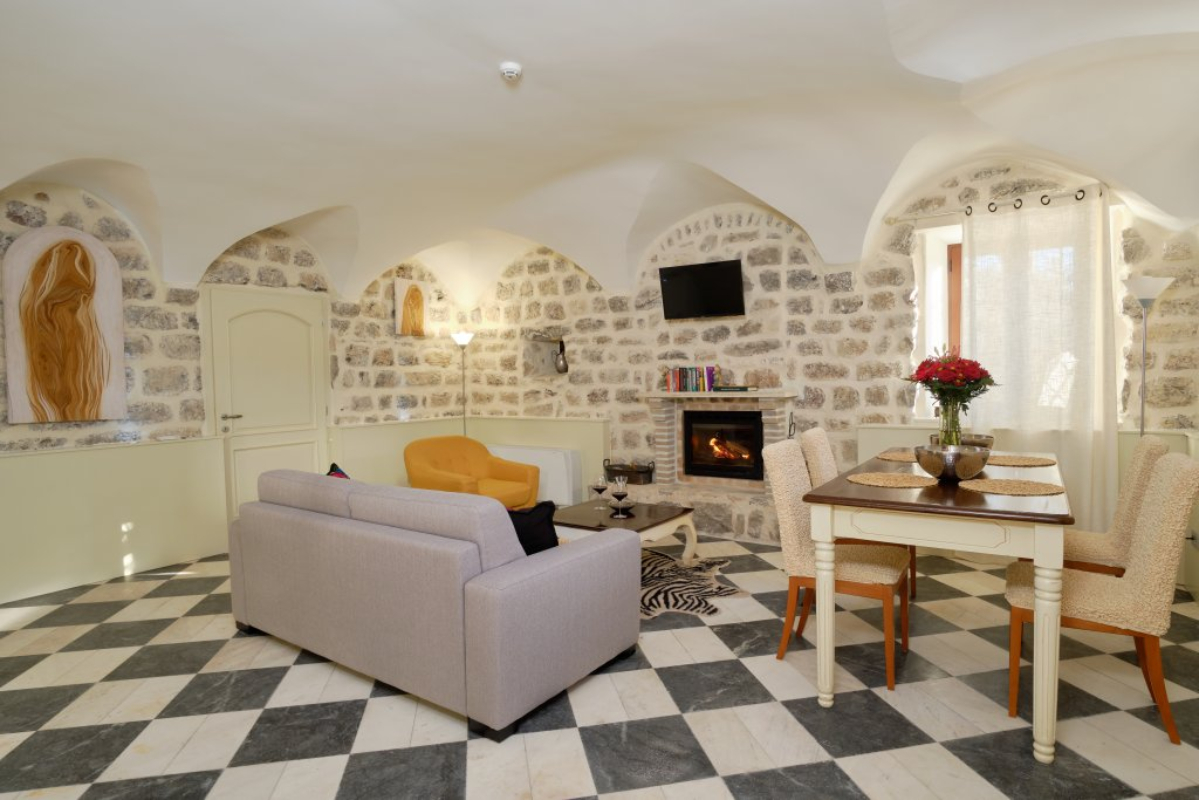 Apart hotel Zebra dnevni boravak apartmana.jpg