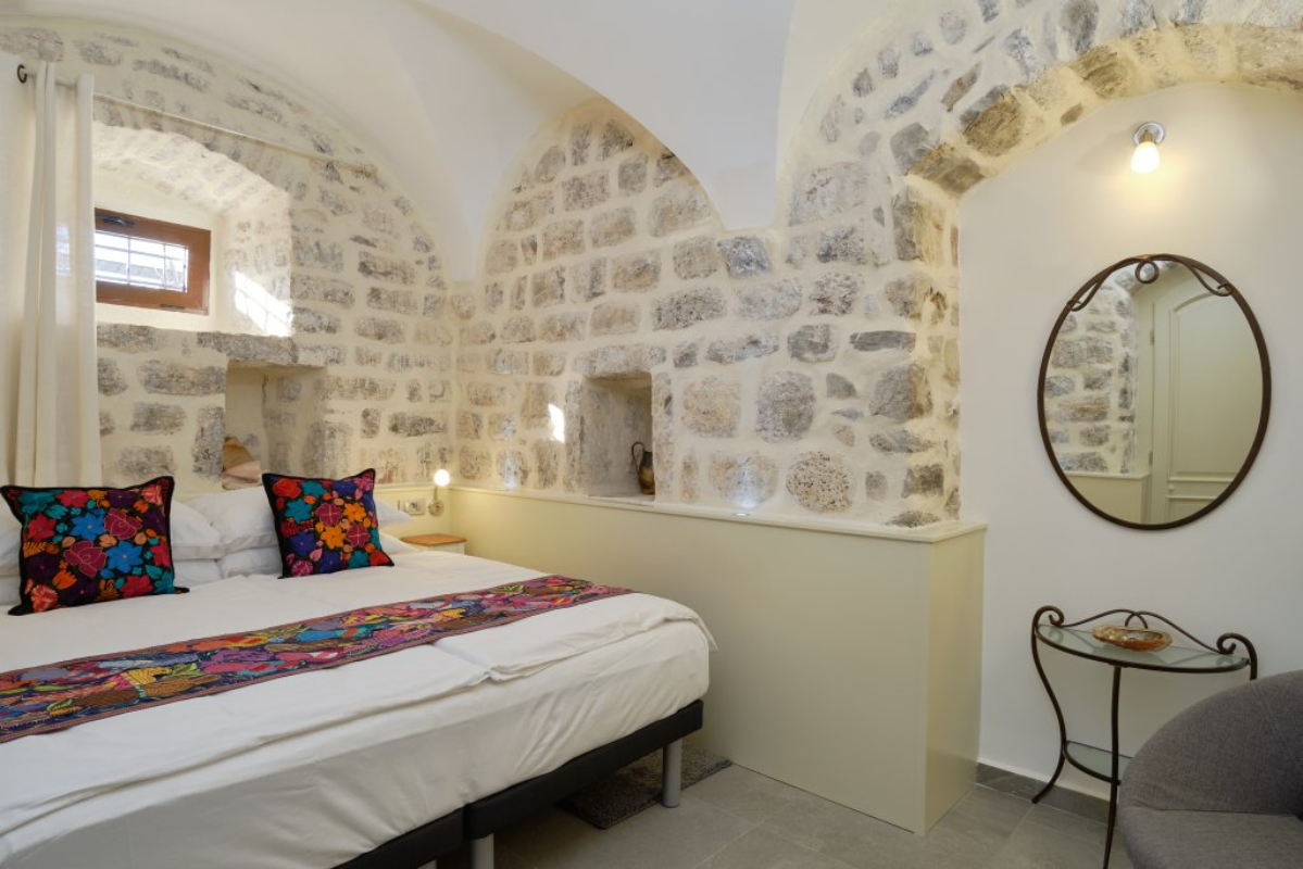 Apart hotel Zebra spavaća soba apartmana.jpg
