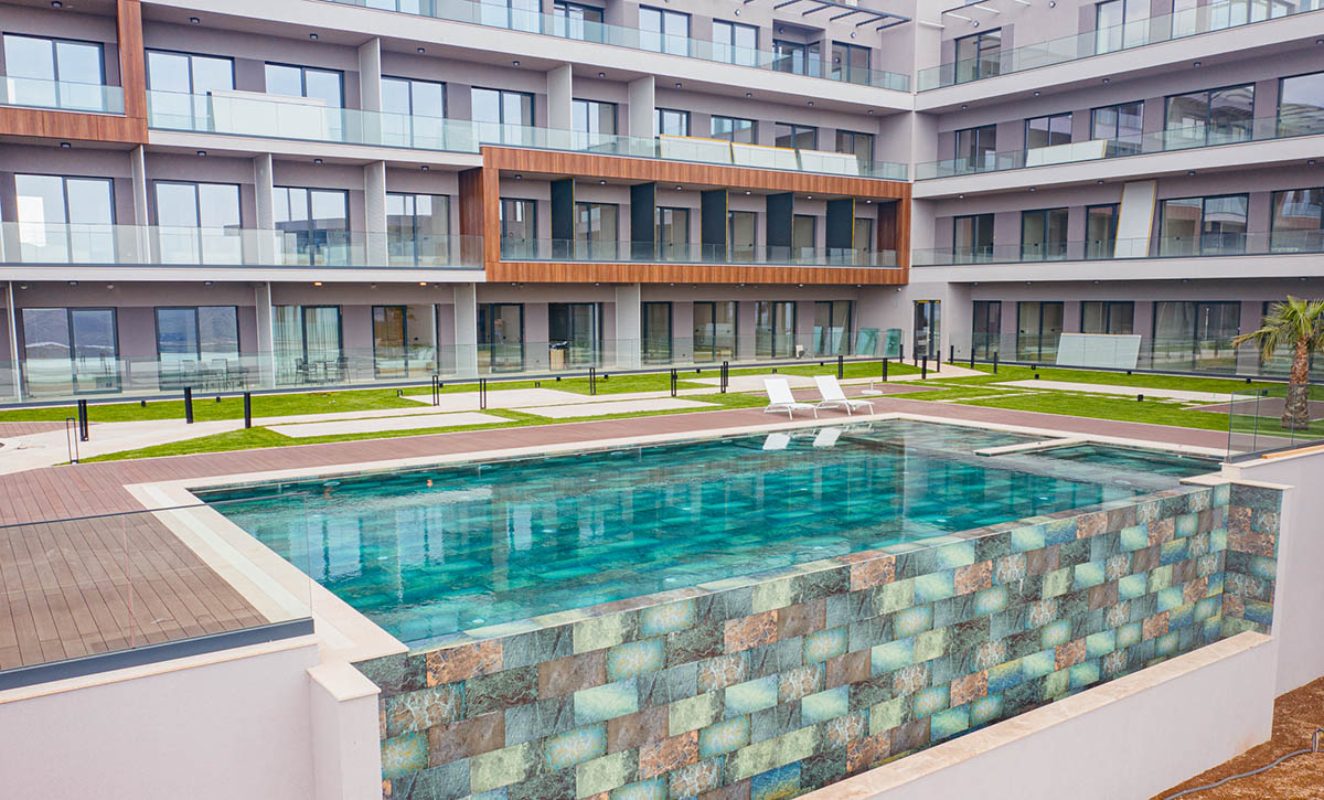 Royal Blue Resort & Residences izgled bazena (1).jpg