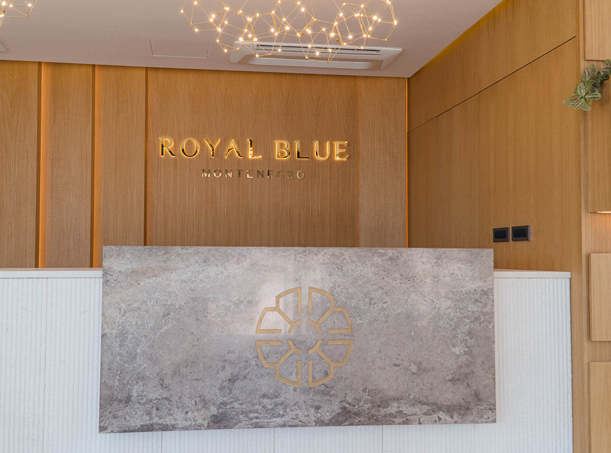 Royal Blue Resort & Residences recepcija.jpg