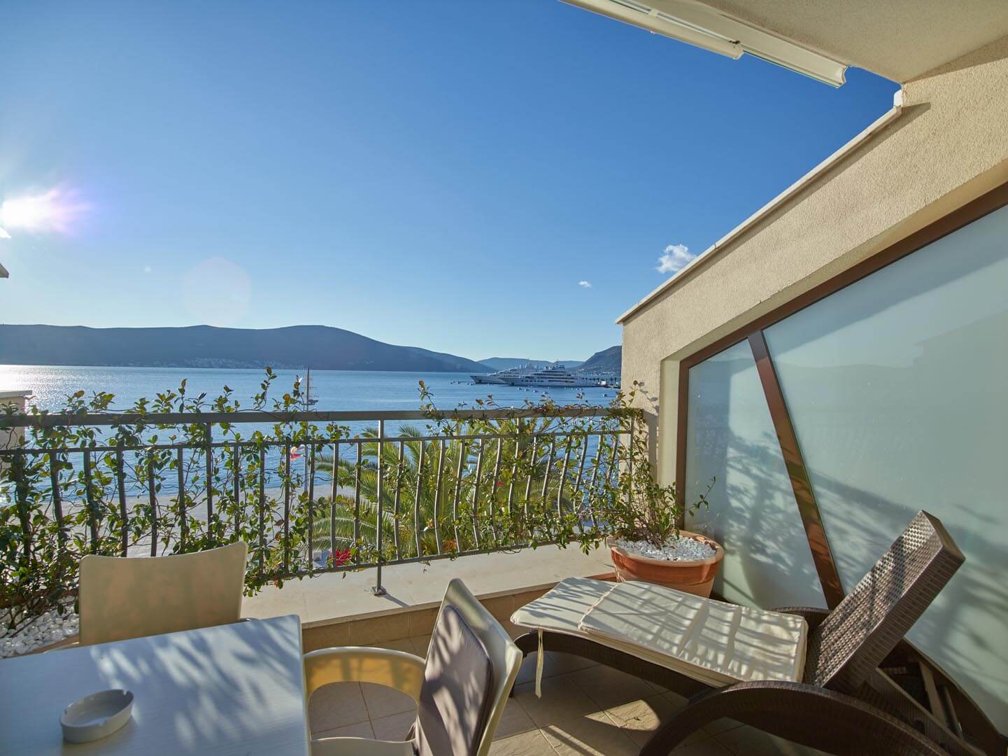 Pine hotel balkon.jpg