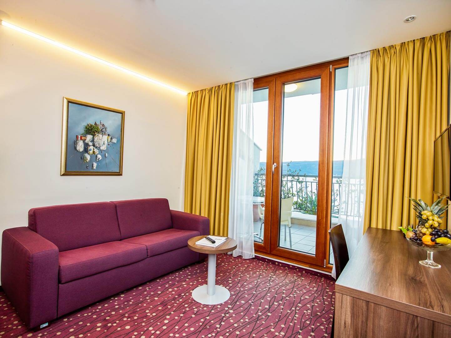Pine hotel dnevni boravak apartmana.jpg