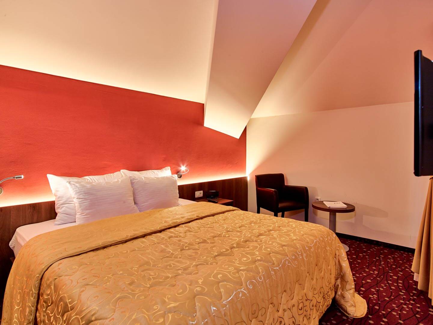 Pine hotel izgled dvokrevetne sobe.jpg