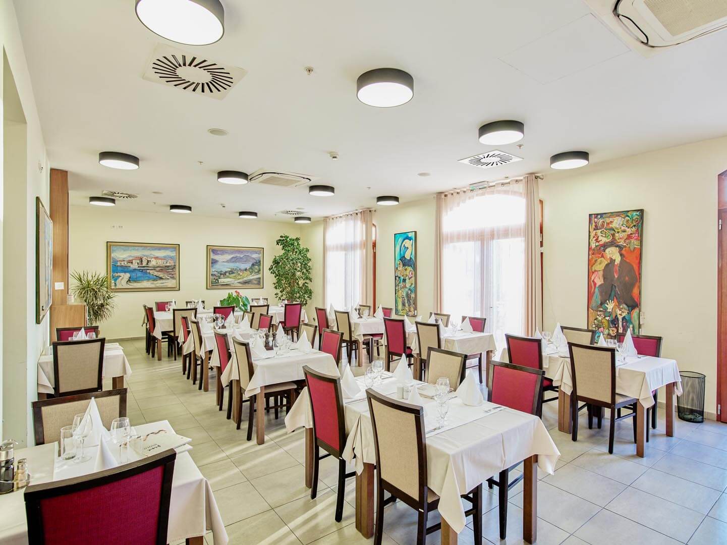 Pine hotel restoran.jpg