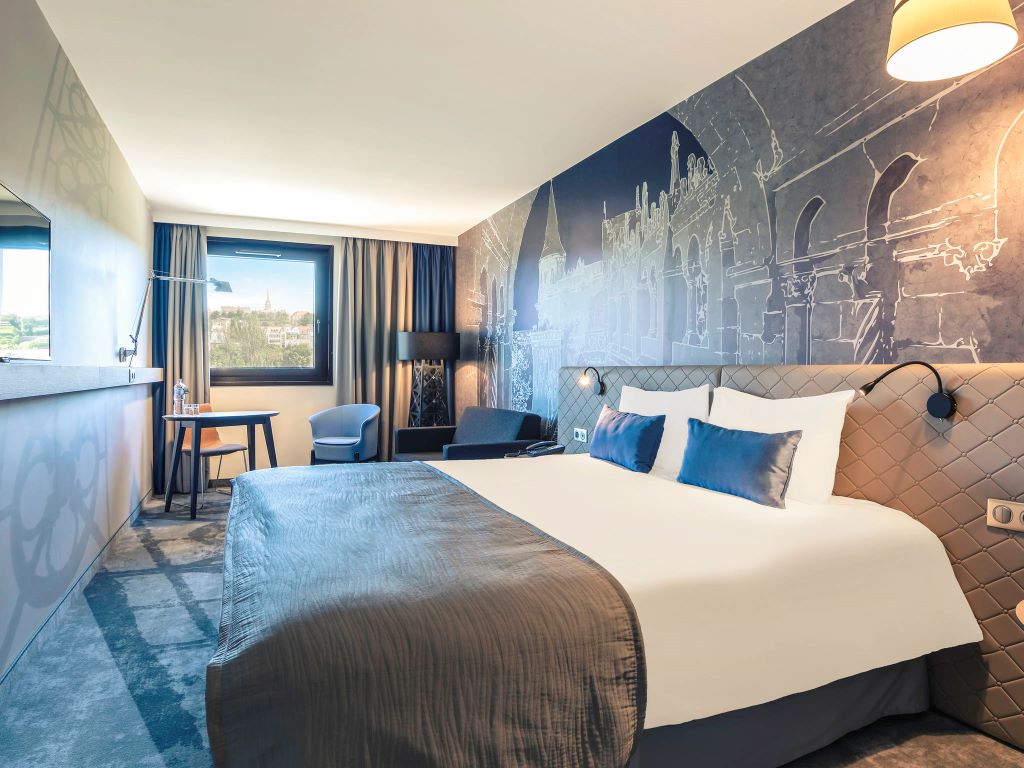 hotel mercure castle hill-superior room.jpg